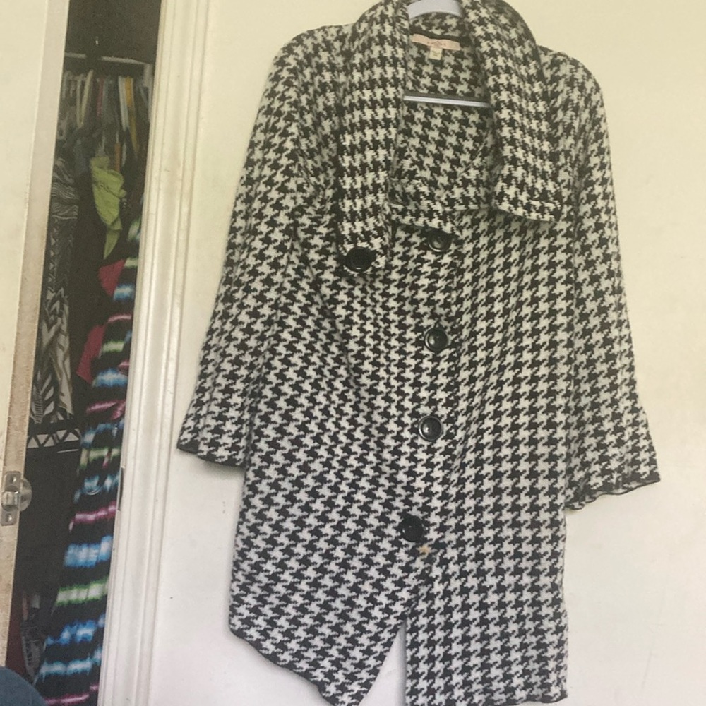 Fever size 2xl black and white sweater coat